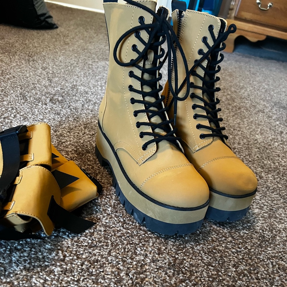 Never worn dolls kill boots